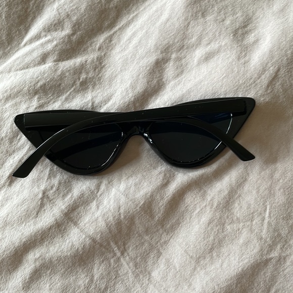 Women’s Black Sunglasses - Picture 3 of 4